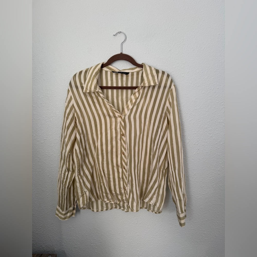 Zara Striped Lightweight Button Down with Gold Buttons | Large